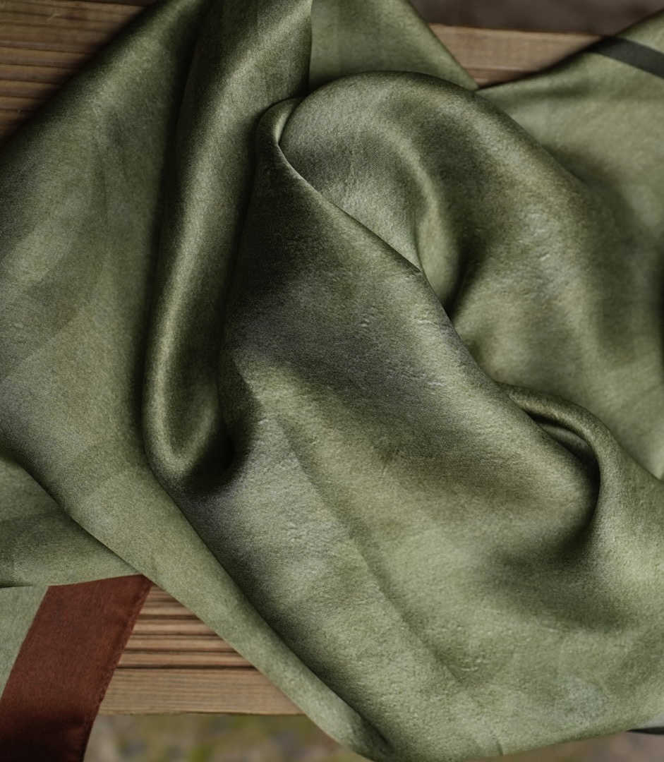 Seidenfoulard „Mâna“ (55 x 55 cm) – Bild 2