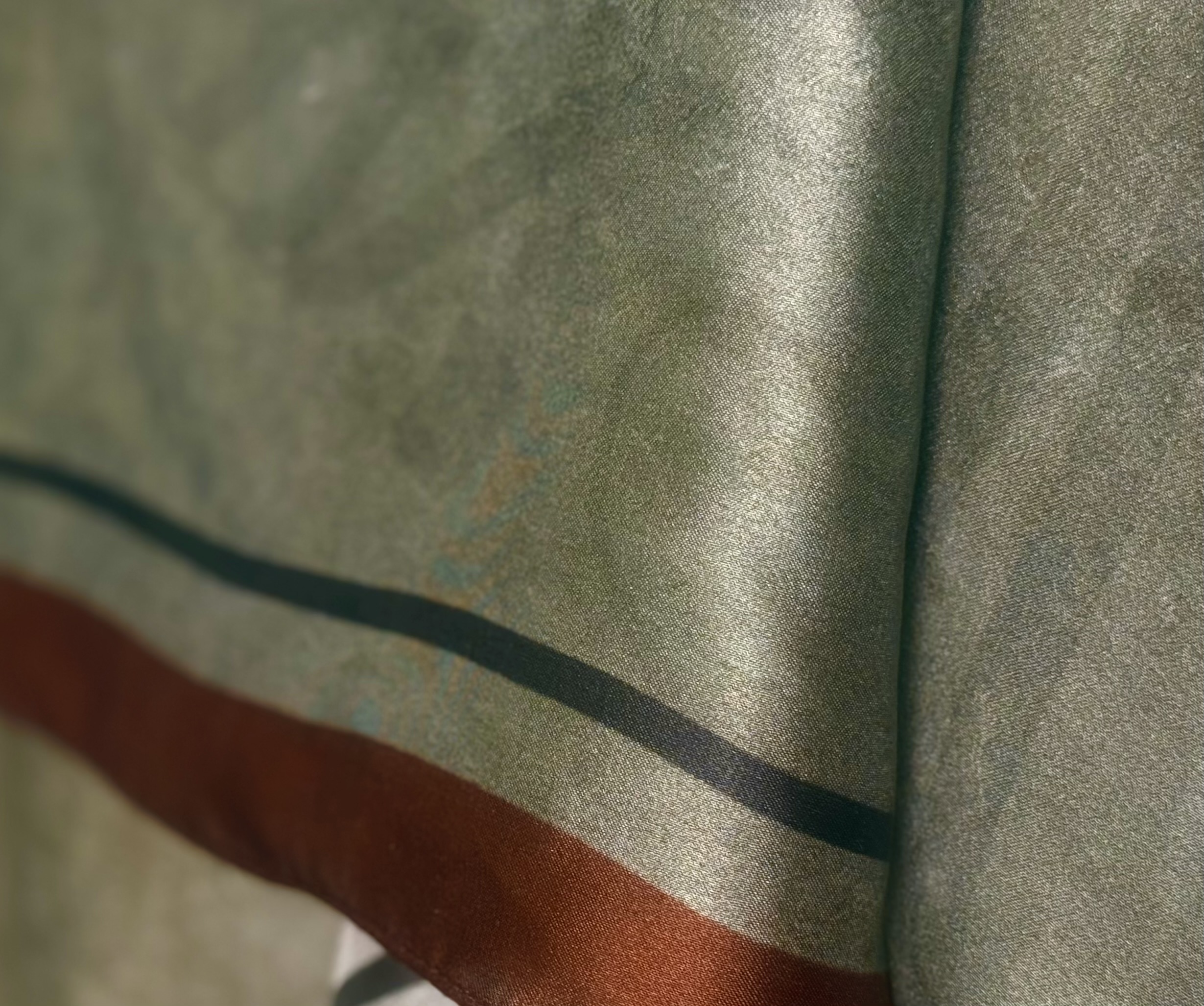 Seidenfoulard „Mâna“ (55 x 55 cm) – Bild 3